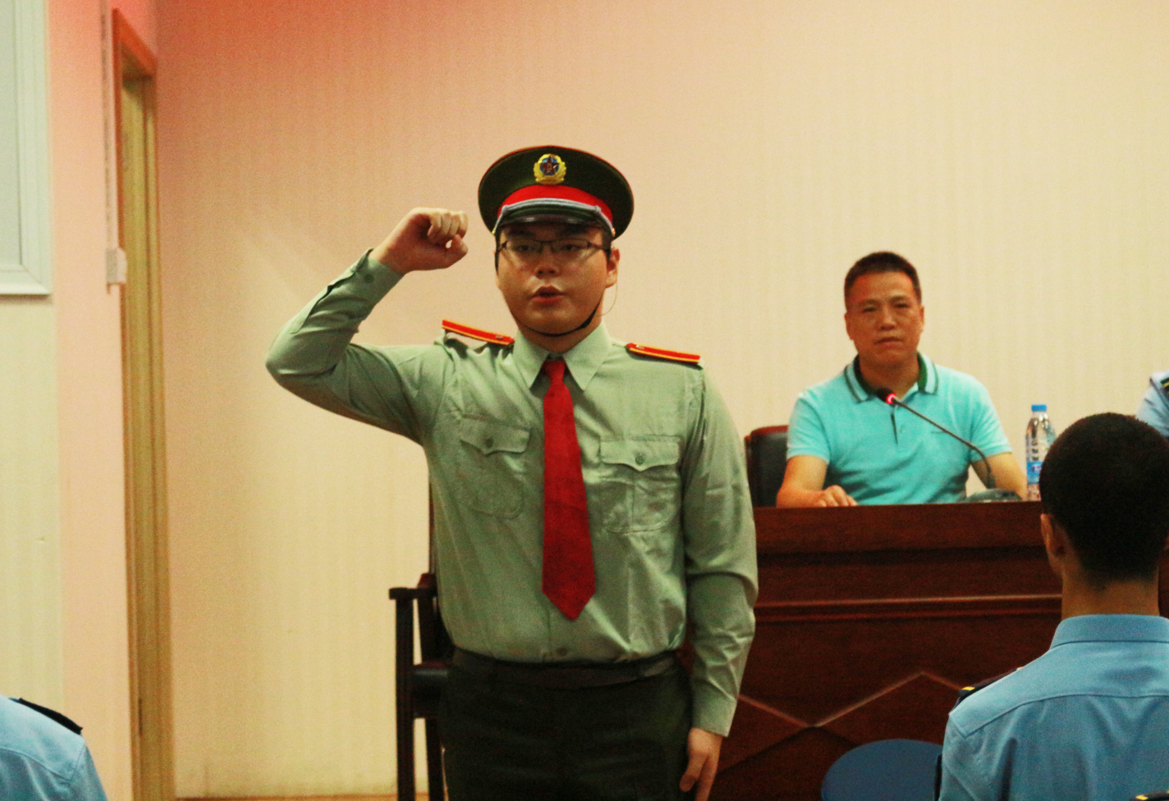 文学院17级王润东代表全体参训新生宣誓